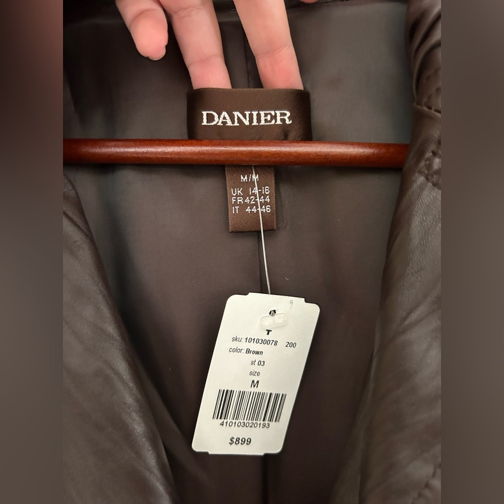 Danier Women's Brown Leather Trench Coat with Belt - Picture 5 of 16